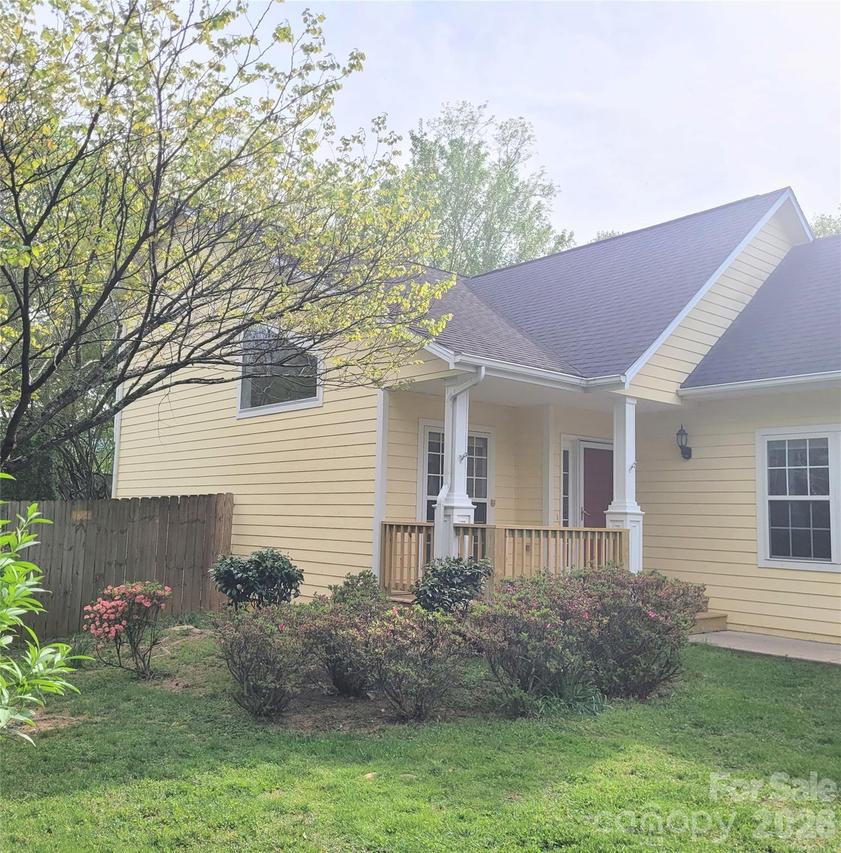 35 Cotton Creek Cir., Black Mountain, NC 28711