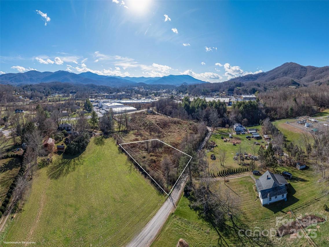 000 Calhoun Rd., Waynesville, NC 28786