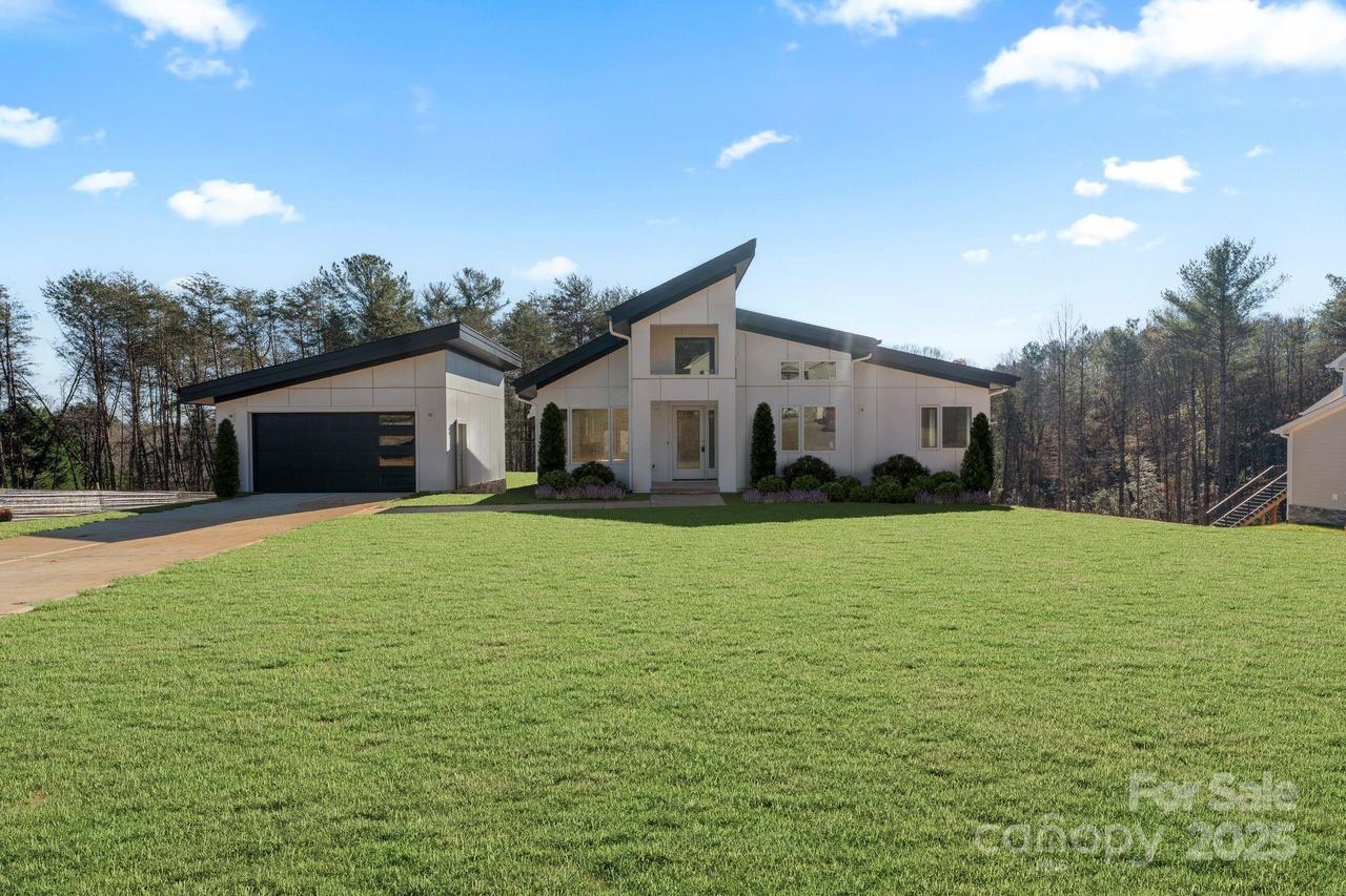 5733 Selkirk Dr., Hickory, NC 28601