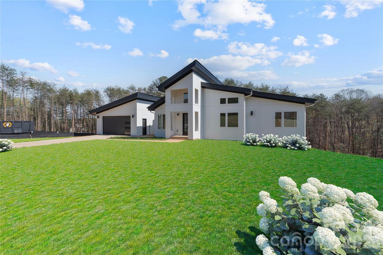 5733 Selkirk Dr., Hickory, NC 28601