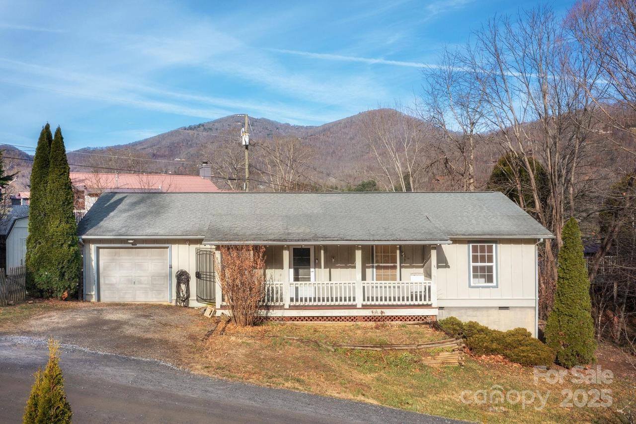 104 Melody Ln., Maggie Valley, NC 28751