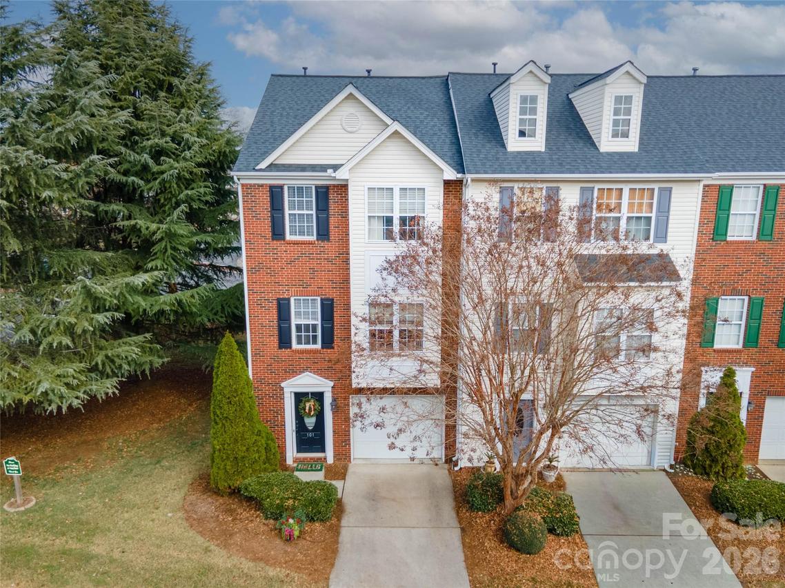 101 Rock Ridge Ln., Mount Holly, NC 28120