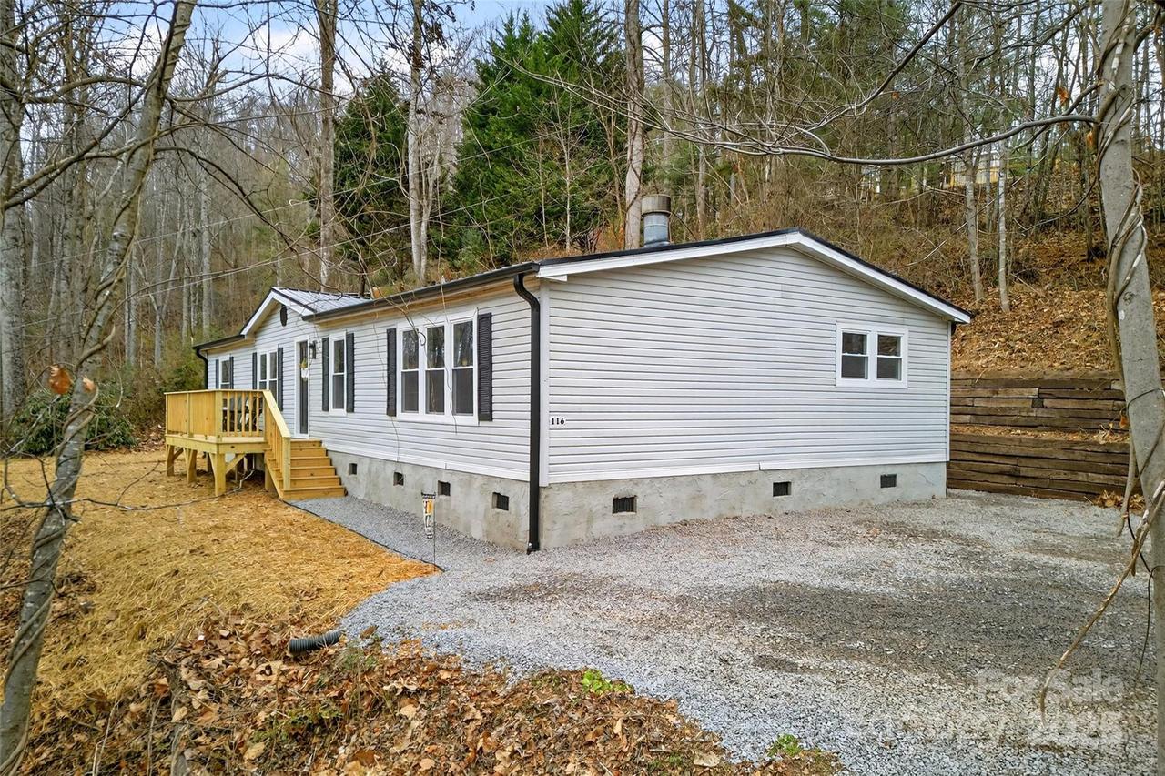116 Samantha Dr., Fairview, NC 28730