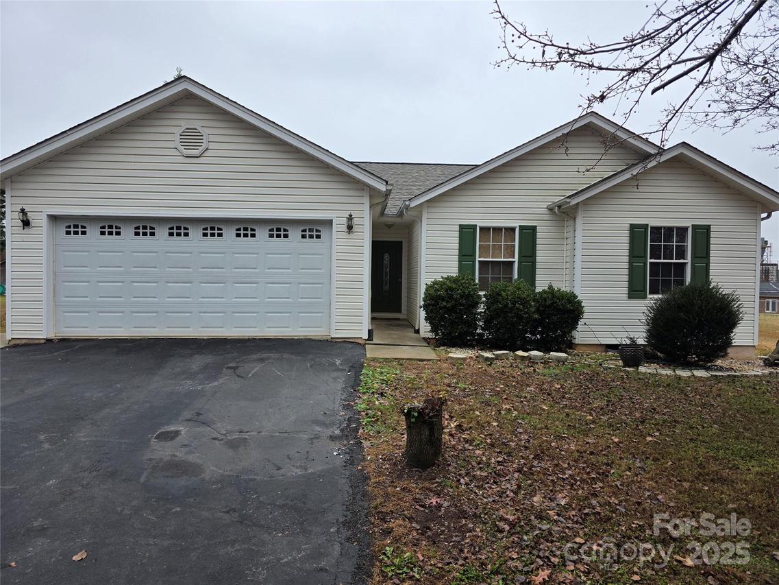 105 3rd Ave., Hildebran, NC 28637