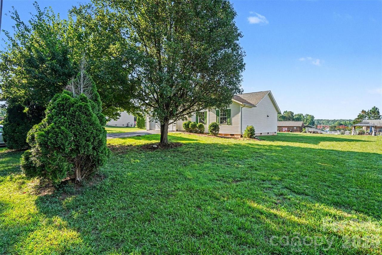 105 3rd Ave., Hildebran, NC 28637