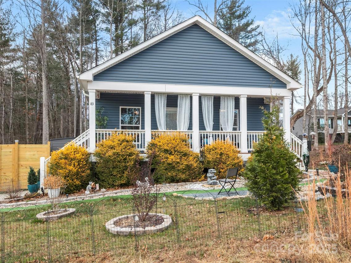 83 Moss Hill Dr., Hendersonville, NC 28792