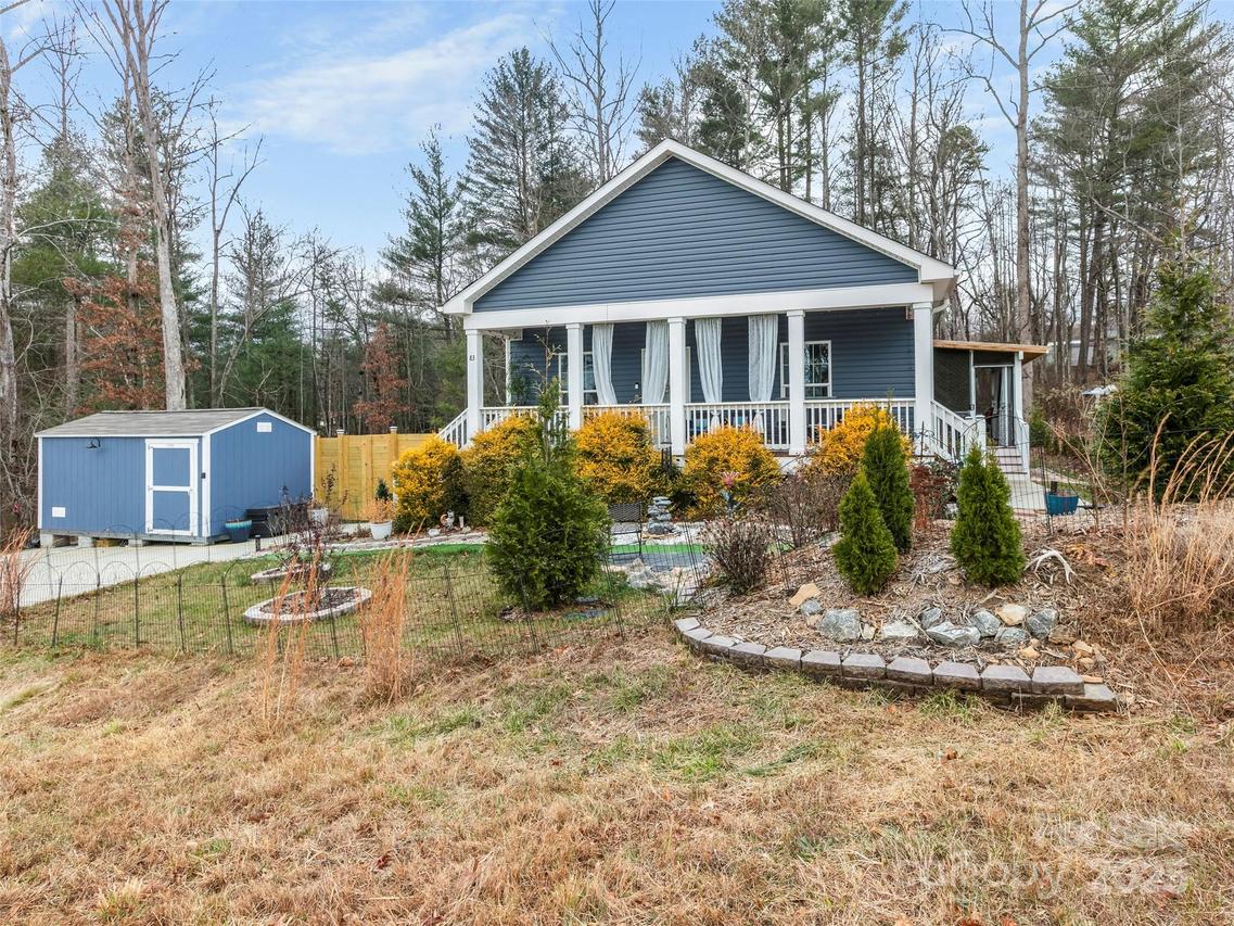83 Moss Hill Dr., Hendersonville, NC 28792