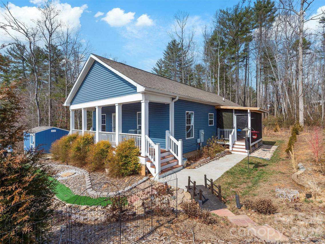 83 Moss Hill Dr., Hendersonville, NC 28792
