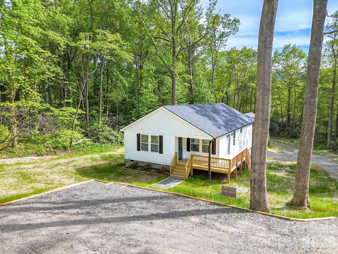 12 Knox Rd., Black Mountain, NC 28711