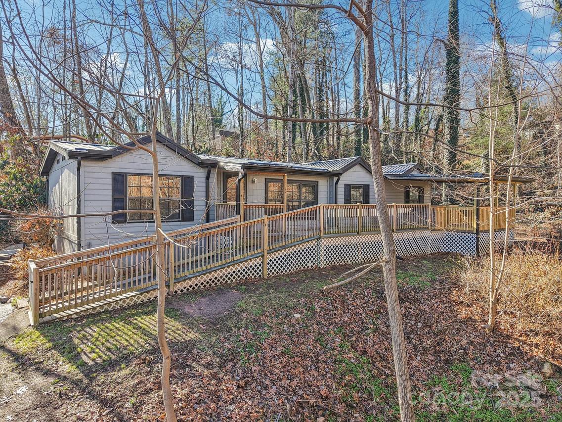 53 Woodscape Dr., Mills River, NC 28759