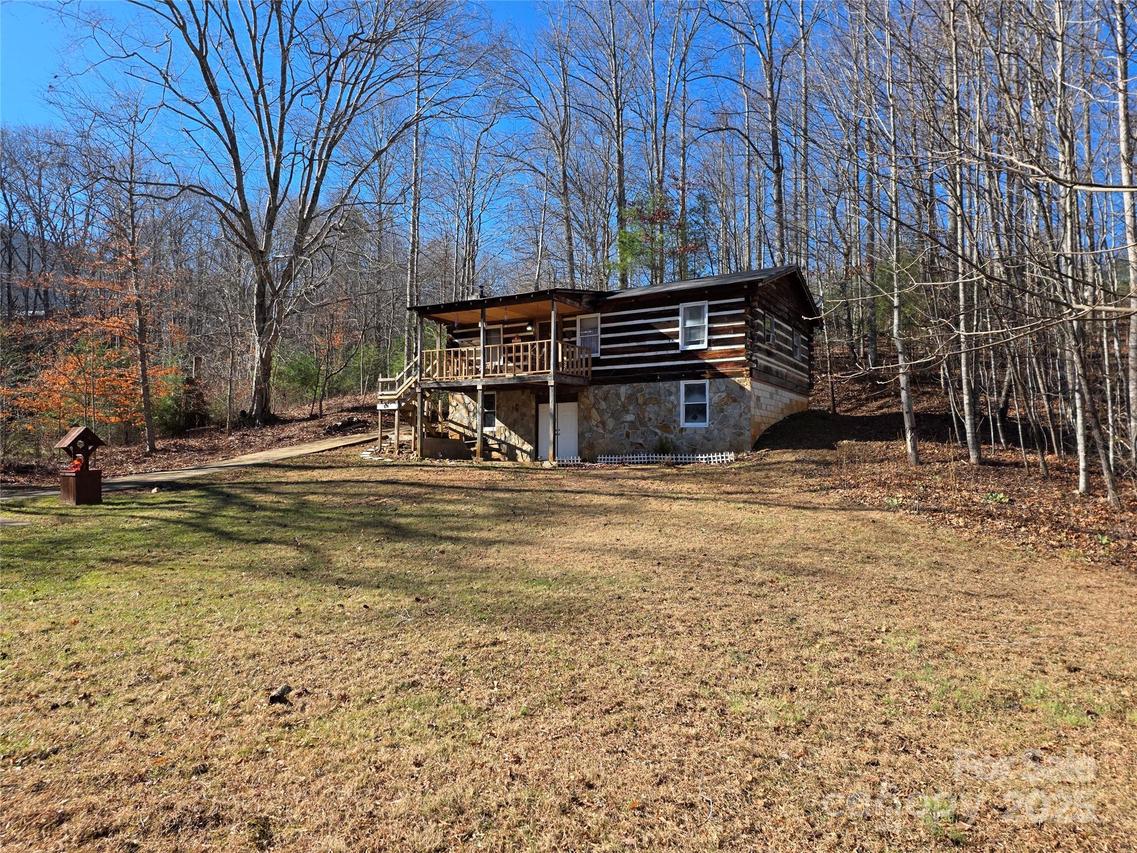 536 Hickory Springs Rd., Burnsville, NC 28714