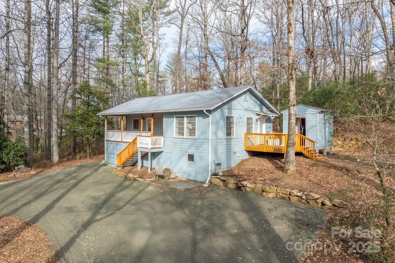 361 Rainbow Lake Dr., Brevard, NC 28712