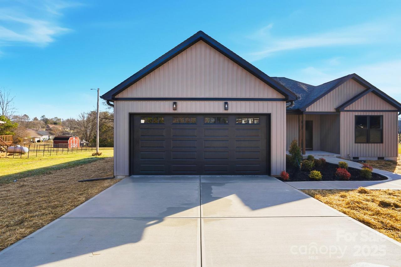 222 River Hill Rd., Statesville, NC 28625