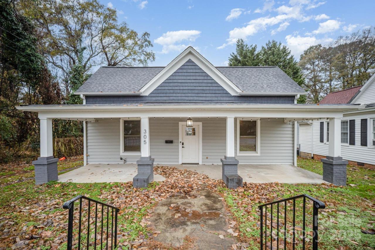 305 S Gaston St., Dallas, NC 28034