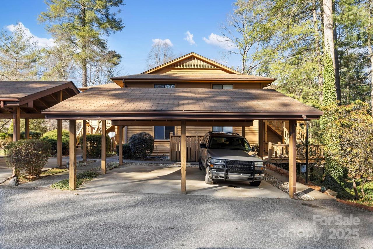 521 Courtwood Ln. #7, Hendersonville, NC 28739