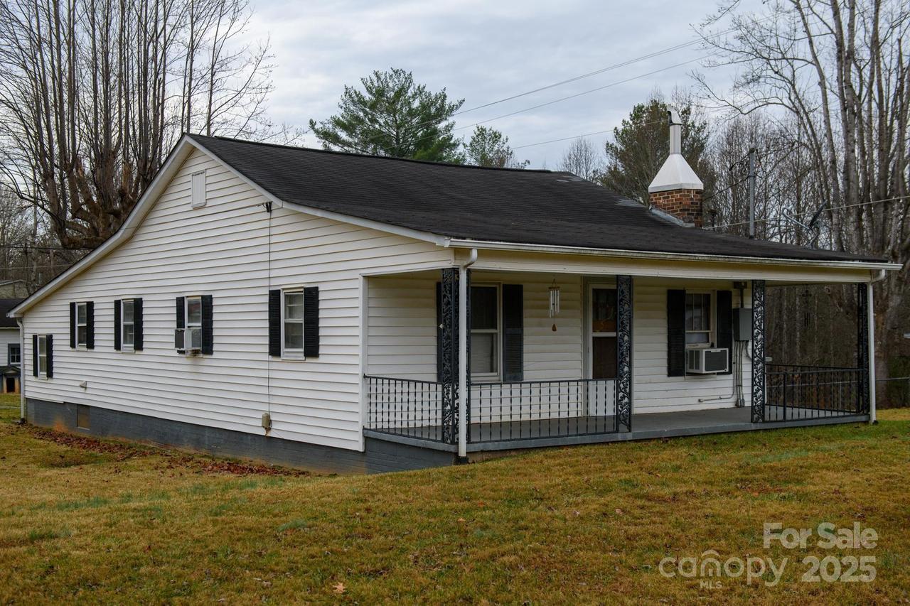 3235 Bee Mountain Rd., Lenoir, NC 28645