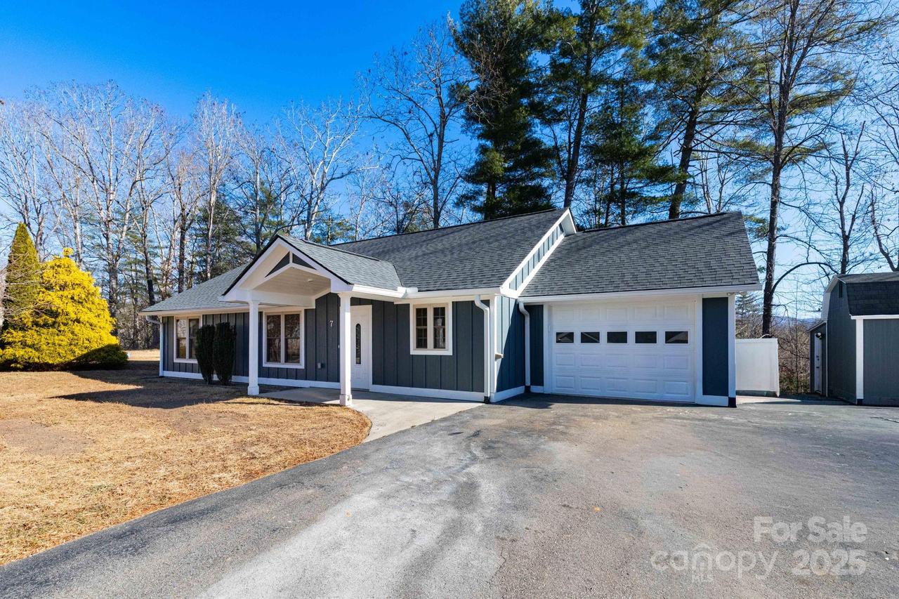 7 Mcgee Ridge Rd., Fairview, NC 28730