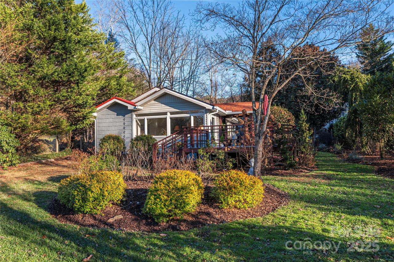 106 Spooks Branch Rd., Asheville, NC 28804