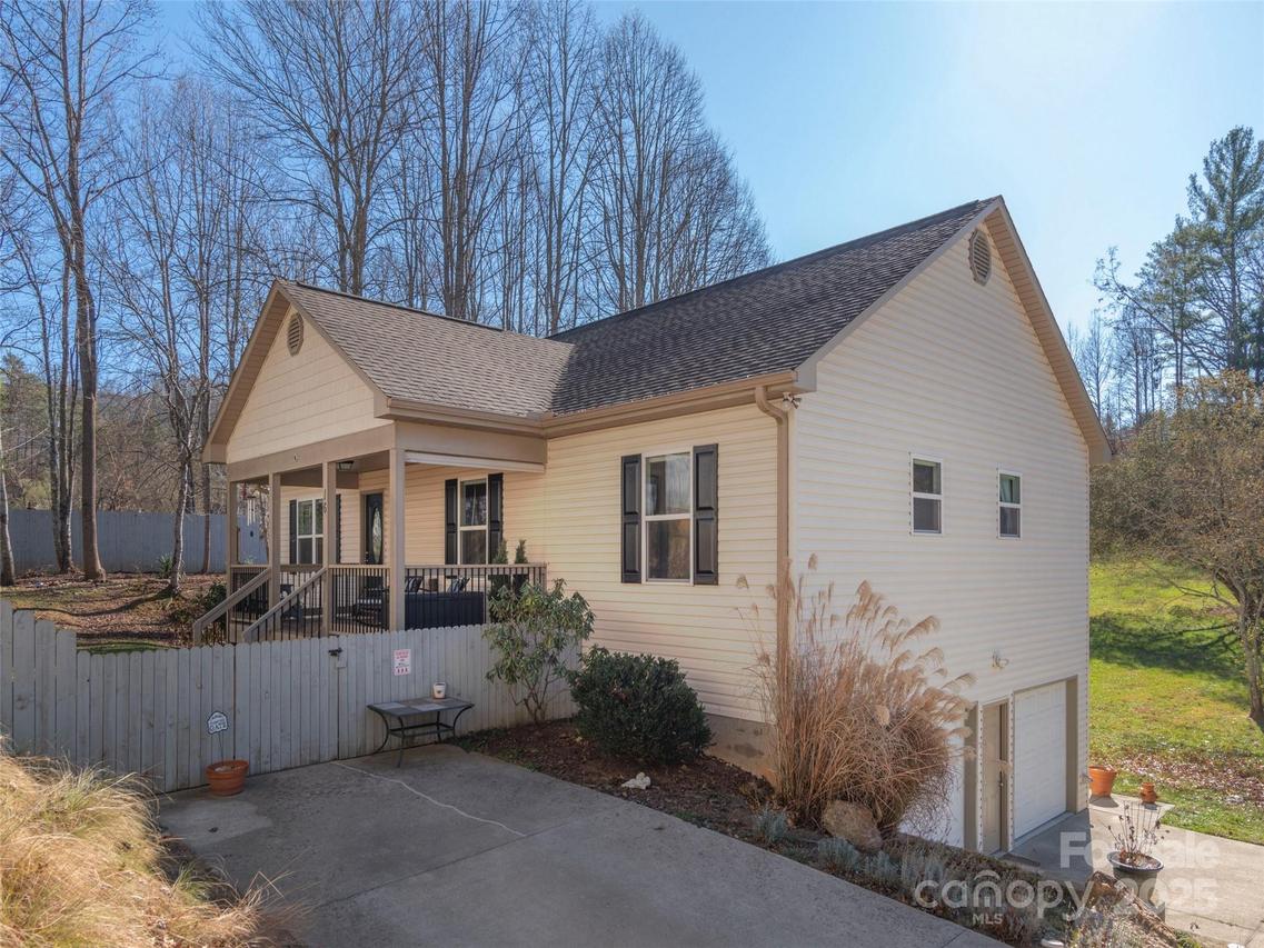 16 Southwood Dr., Weaverville, NC 28787