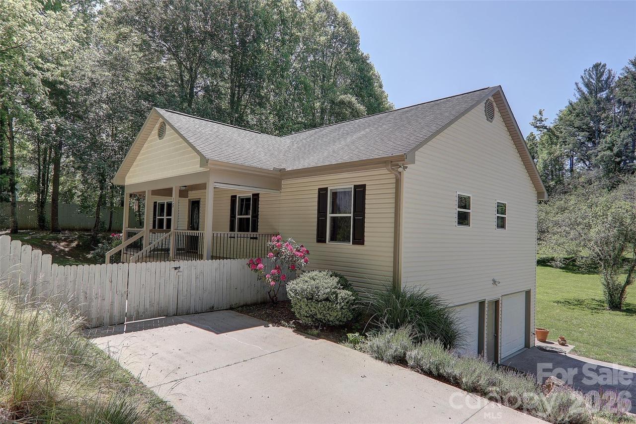 16 Southwood Dr., Weaverville, NC 28787