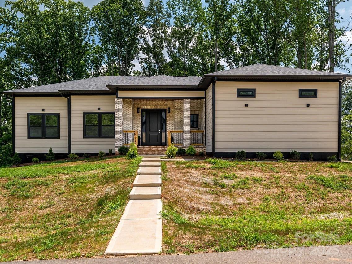 2004 Plain Field Dr., Bessemer City, NC 28016