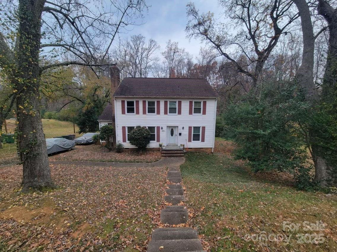 6801 Somersworth Dr., Charlotte, NC 28215