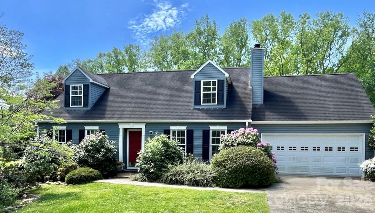 67 Beechwood Dr., Horse Shoe, NC 28742