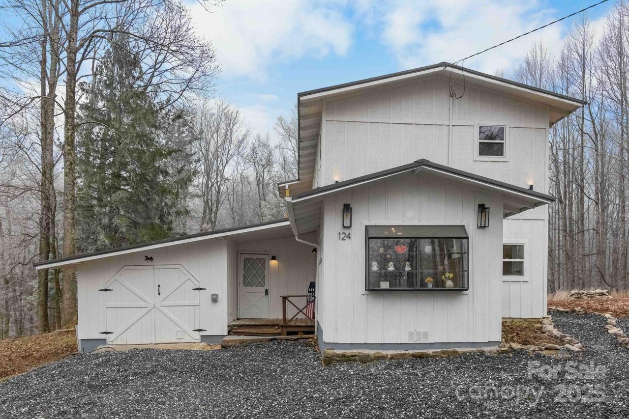 124 Glad Tidings Ln., Sylva, NC 28779