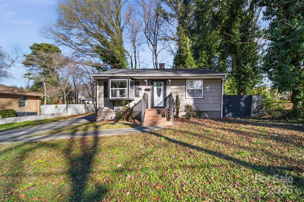 2147 Purser Dr., Charlotte, NC 28215