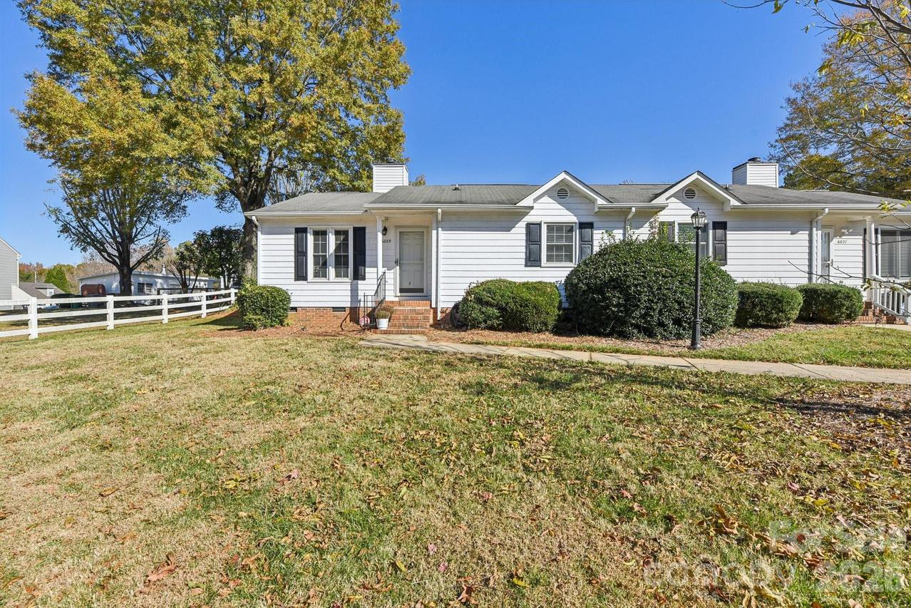 6025 Crape Myrtle Ln., Charlotte, NC 28216