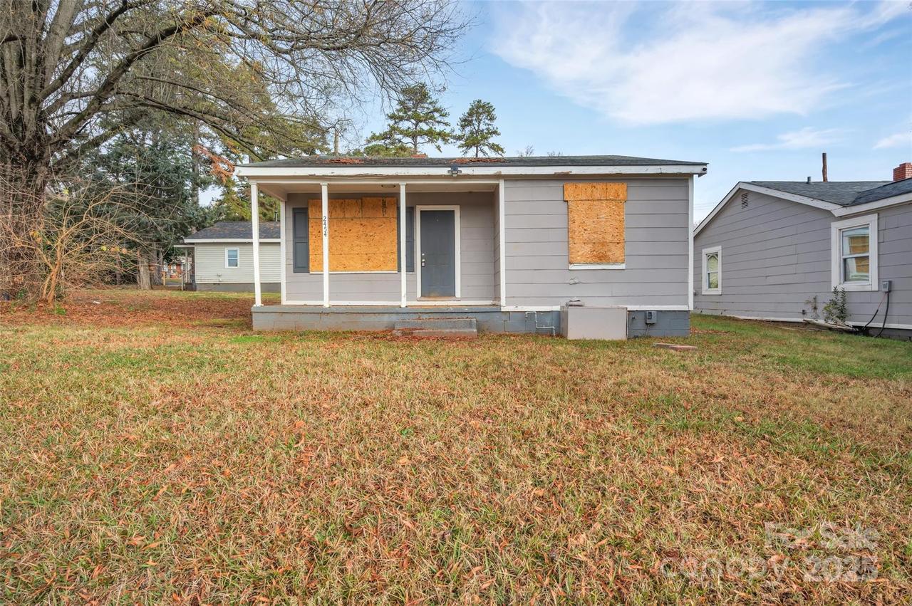 2454 Elmin St., Charlotte, NC 28208