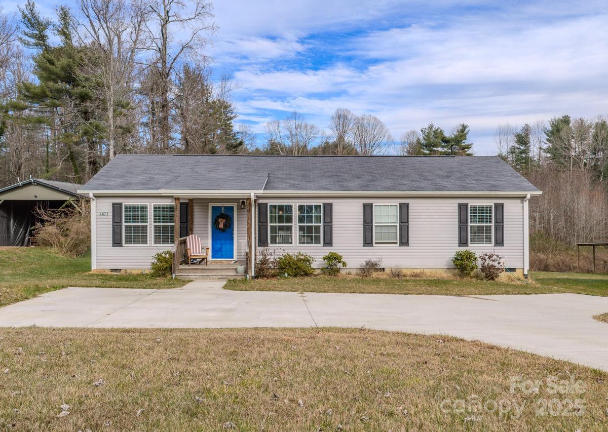1471 Howard Gap Loop Rd., Flat Rock, NC 28731