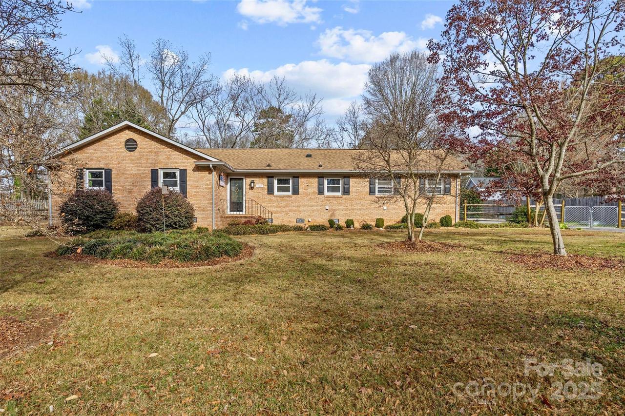 1419 Marlwood Cir., Charlotte, NC 28227