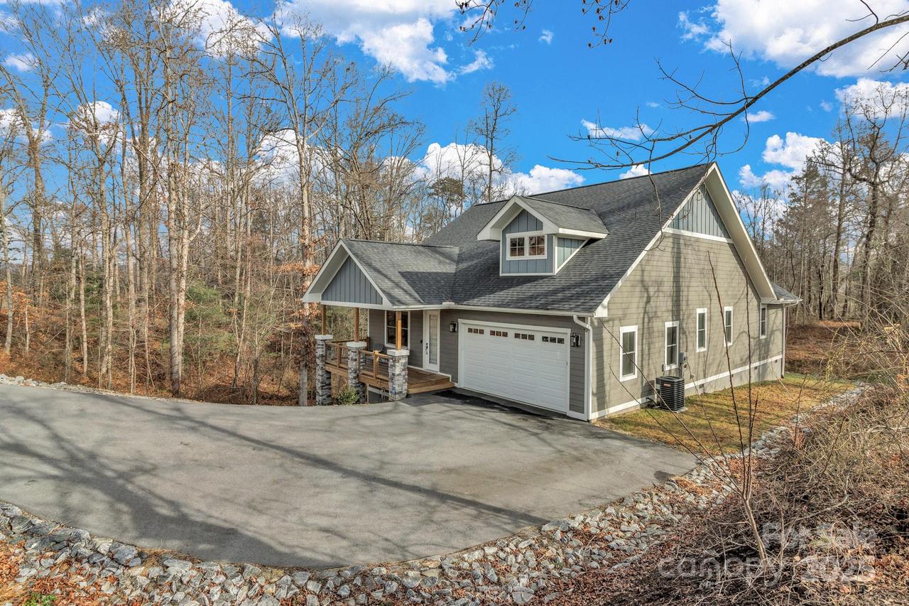 14 Cider Hill Ln., Hendersonville, NC 28792
