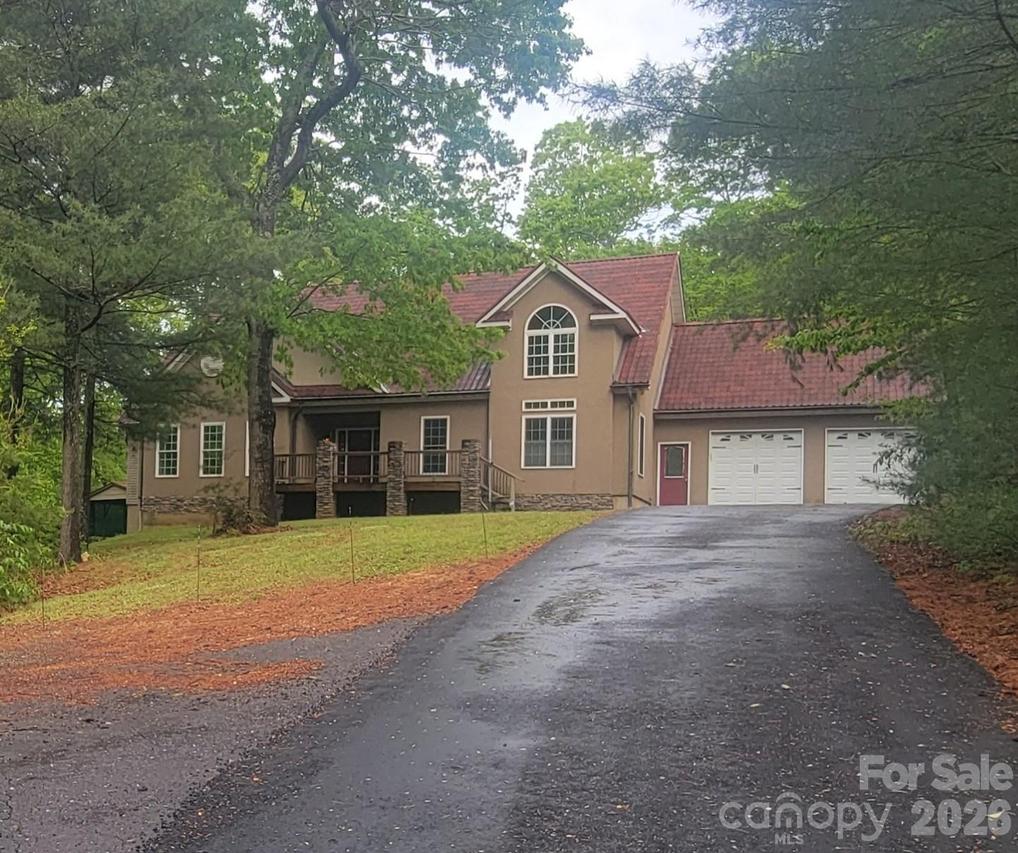 31 Reeds Creek Rd., Fairview, NC 28730