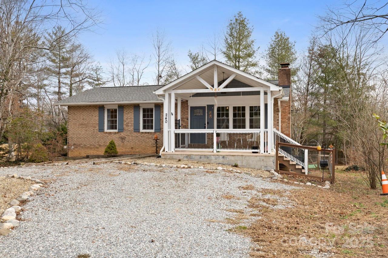 240 Markley Dr., Flat Rock, NC 28731