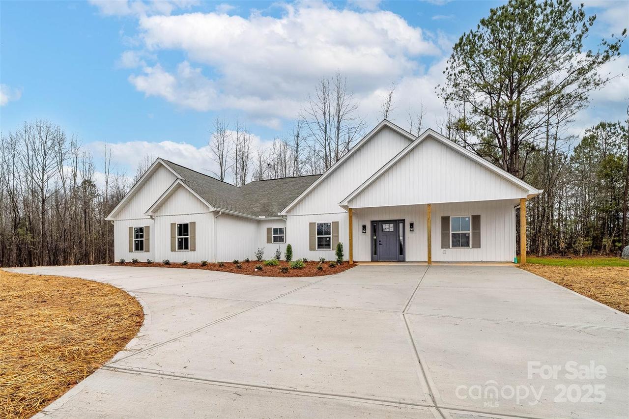 2102 Whitworth Rd., Cherryville, NC 28021