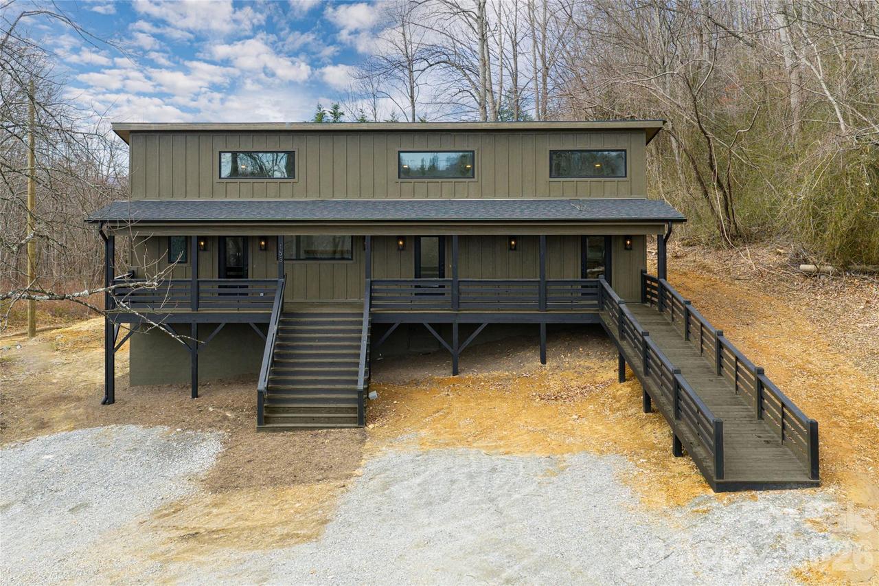 153 Hackleburg Ln., Hendersonville, NC 28792