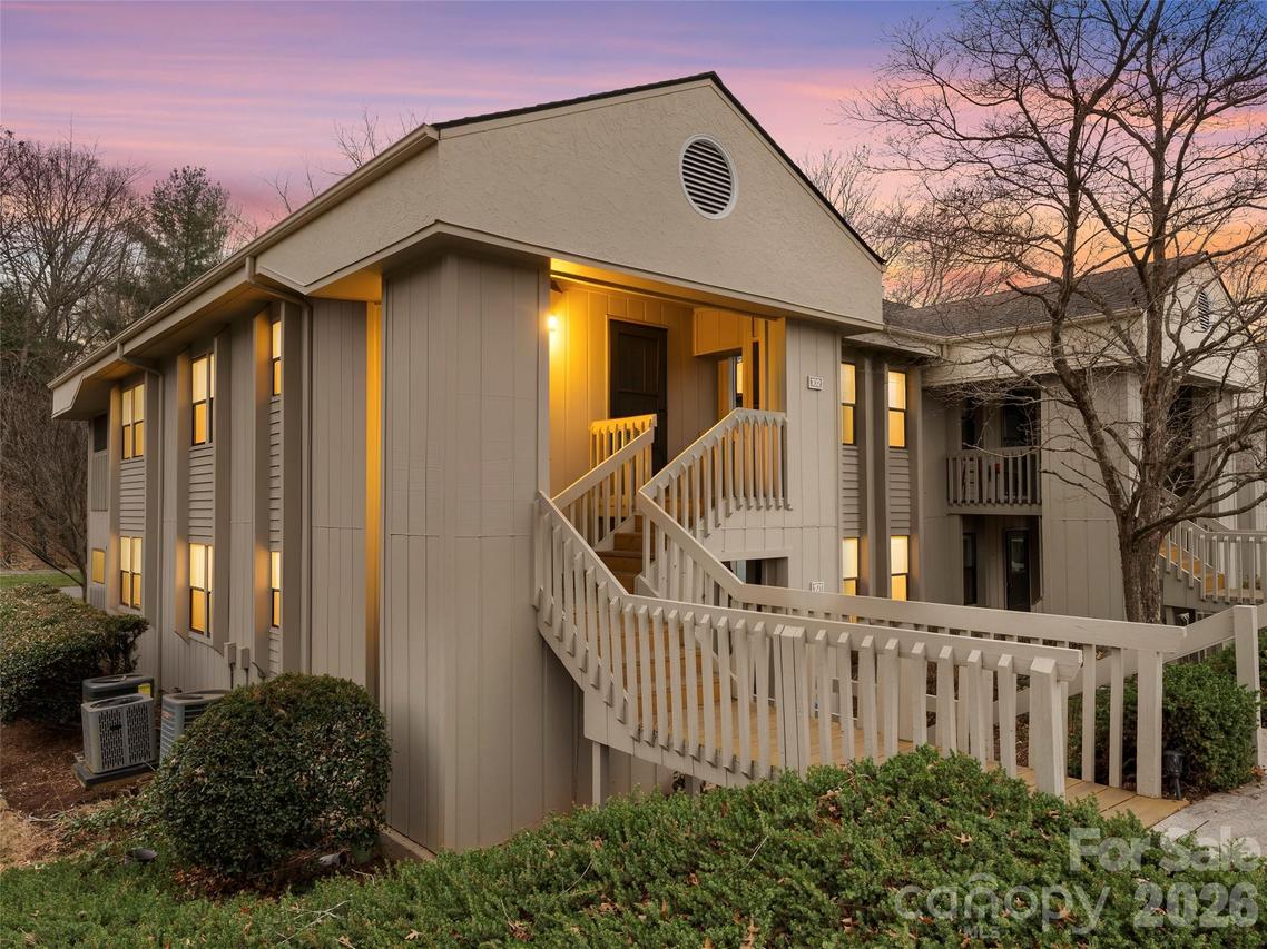 102 Abbey Cir., Asheville, NC 28805