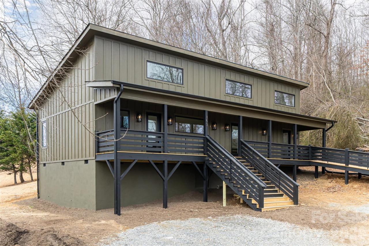 153 Hackleburg Ln., Hendersonville, NC 28792
