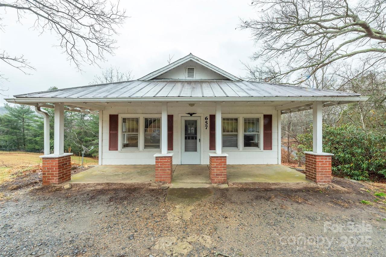 657 Old Fort Rd., Fairview, NC 28730