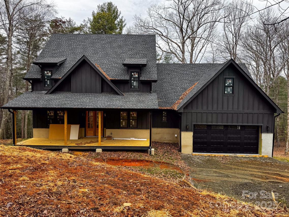 81 Goldenwood Ln., Mills River, NC 28759