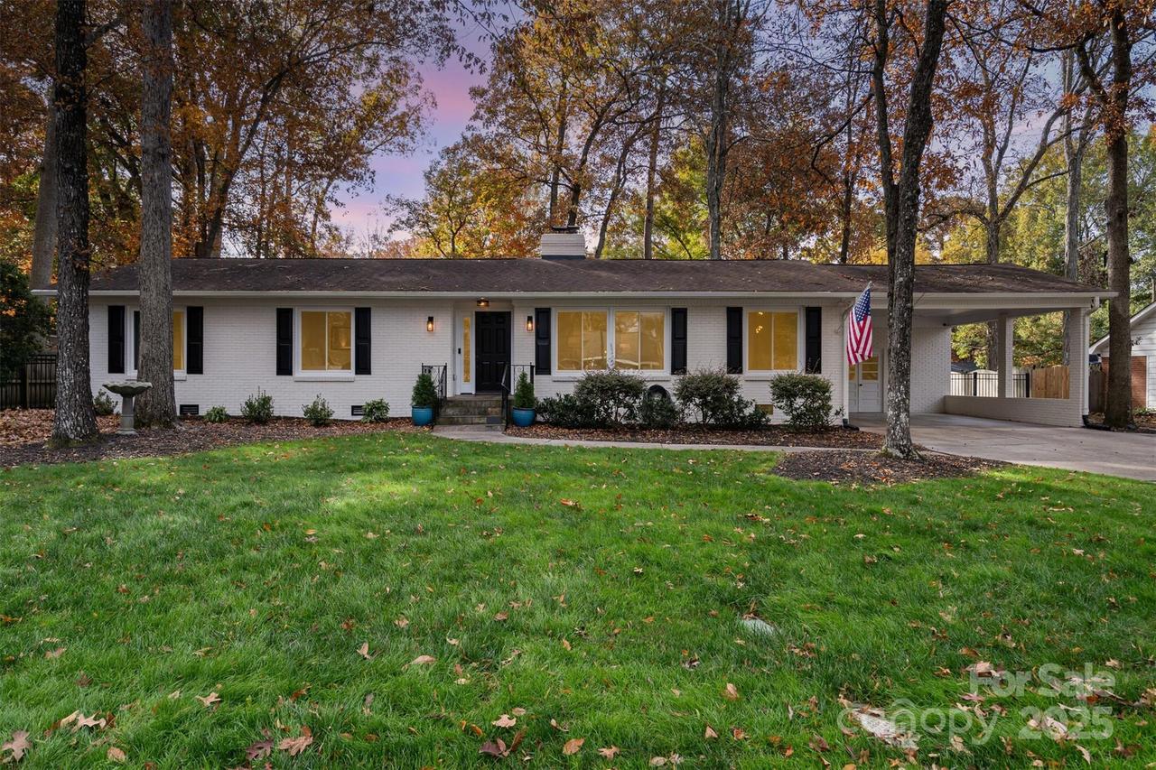 1018 Shady Bluff Dr., Charlotte, NC 28211