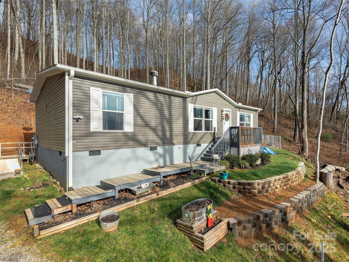 424 Arrington Acres Dr., Waynesville, NC 28786