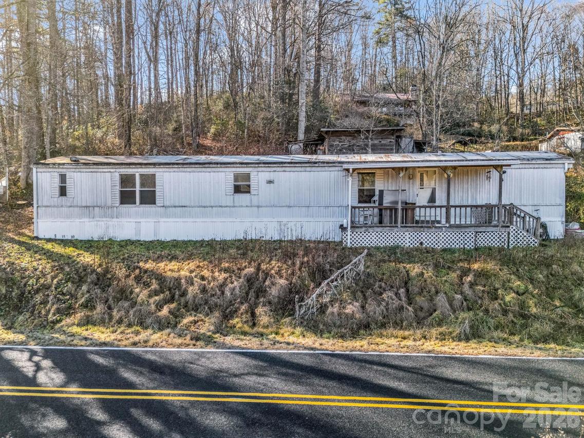 9 Blue Grass Cir., Rosman, NC 28772
