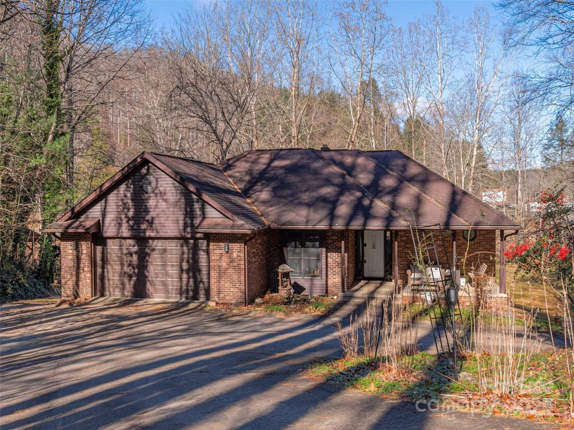 187 Turtle Creek Rd., Sylva, NC 28779