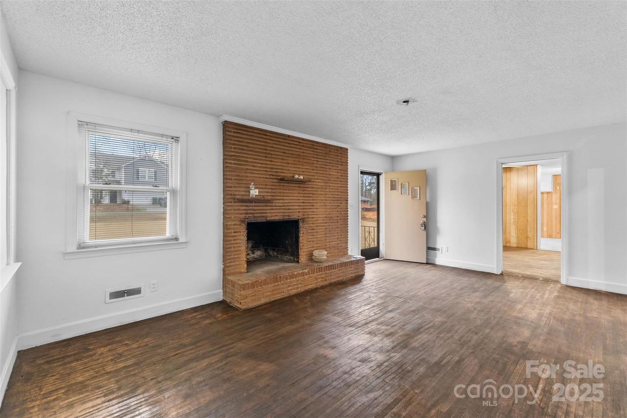 326 Neal Dr., Charlotte, NC 28213