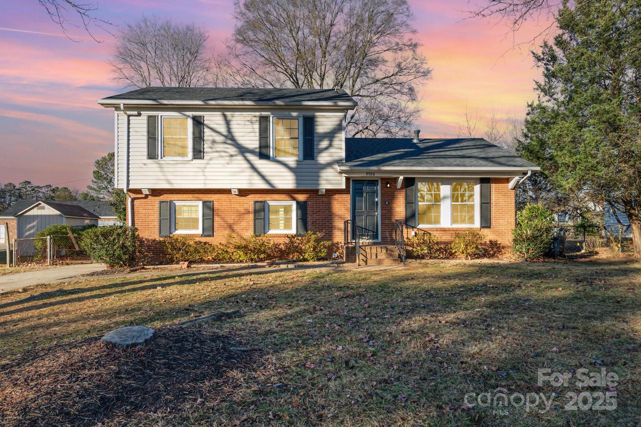9926 Rockmeadow Dr., Charlotte, NC 28216