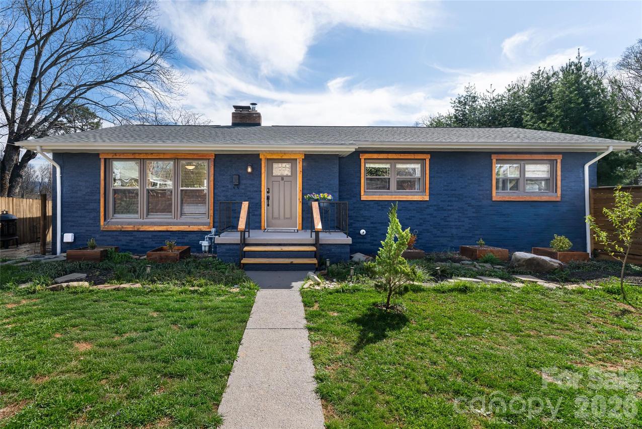 10 Lance Ln., Asheville, NC 28806