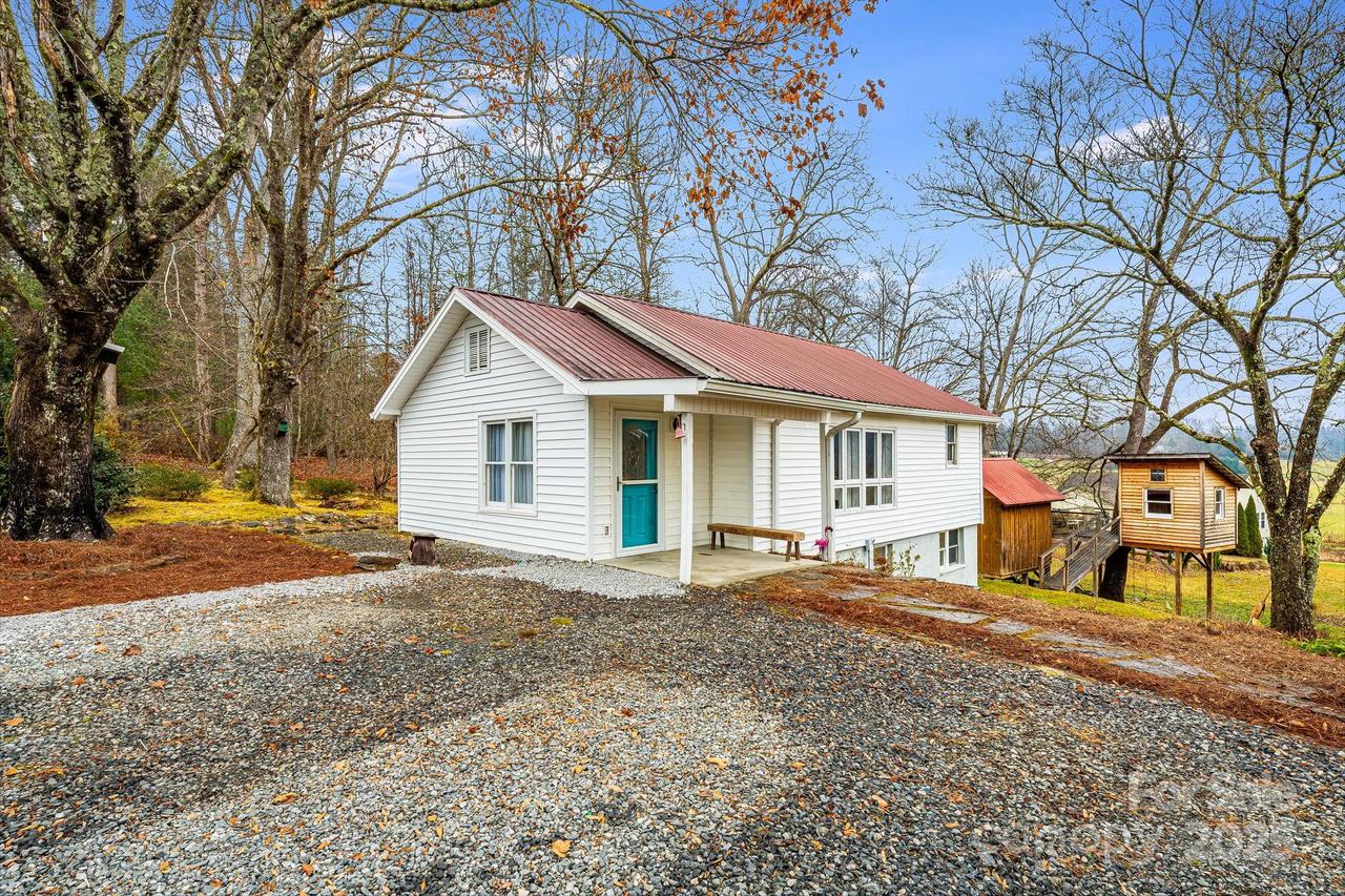 195 Whitmire Rd., Brevard, NC 28712